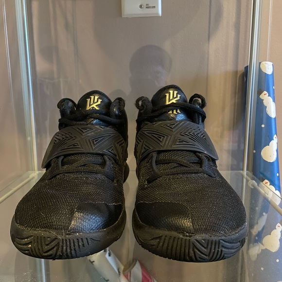 Kyrie Fly Trap - Picture 2 of 7